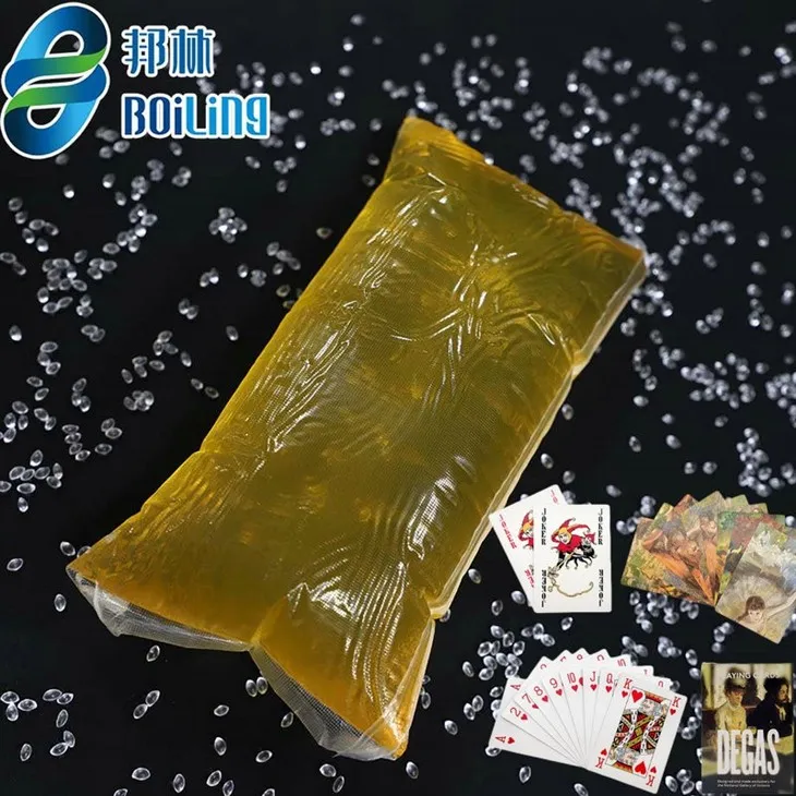 Tavné lepidlo na hracie karty